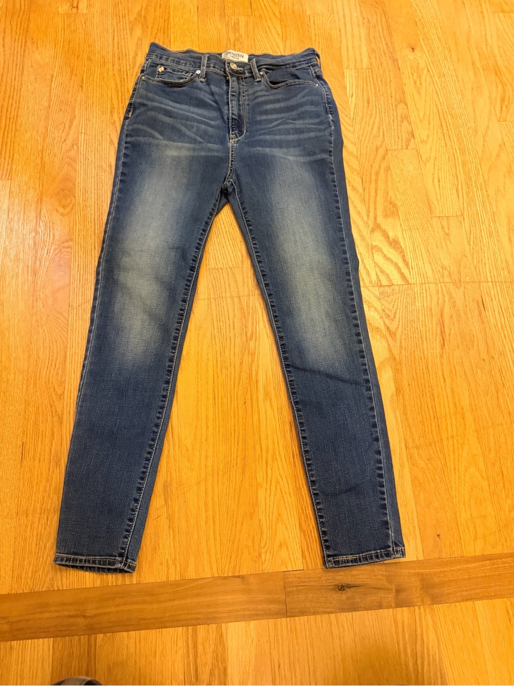 Ladies Juniors Size 9/29 "Levi's" Skinny Jeans in Medium Blue Wash GUC